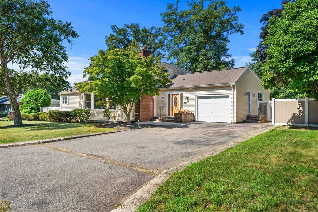 173 Florence Road Lowell, MA 01851 - Photo 3 of 42