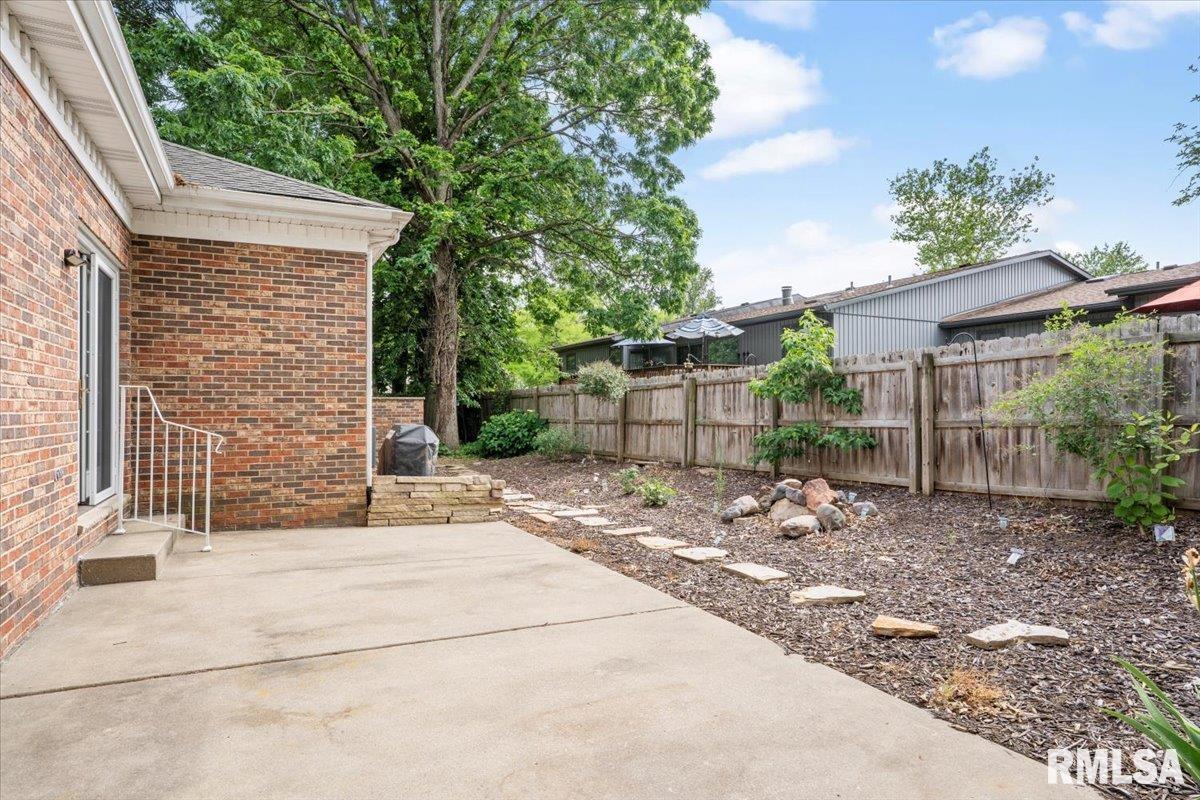 105 Timberridge Drive Springfield, IL 62702 - Photo 34 of 38 Gallery Image 34