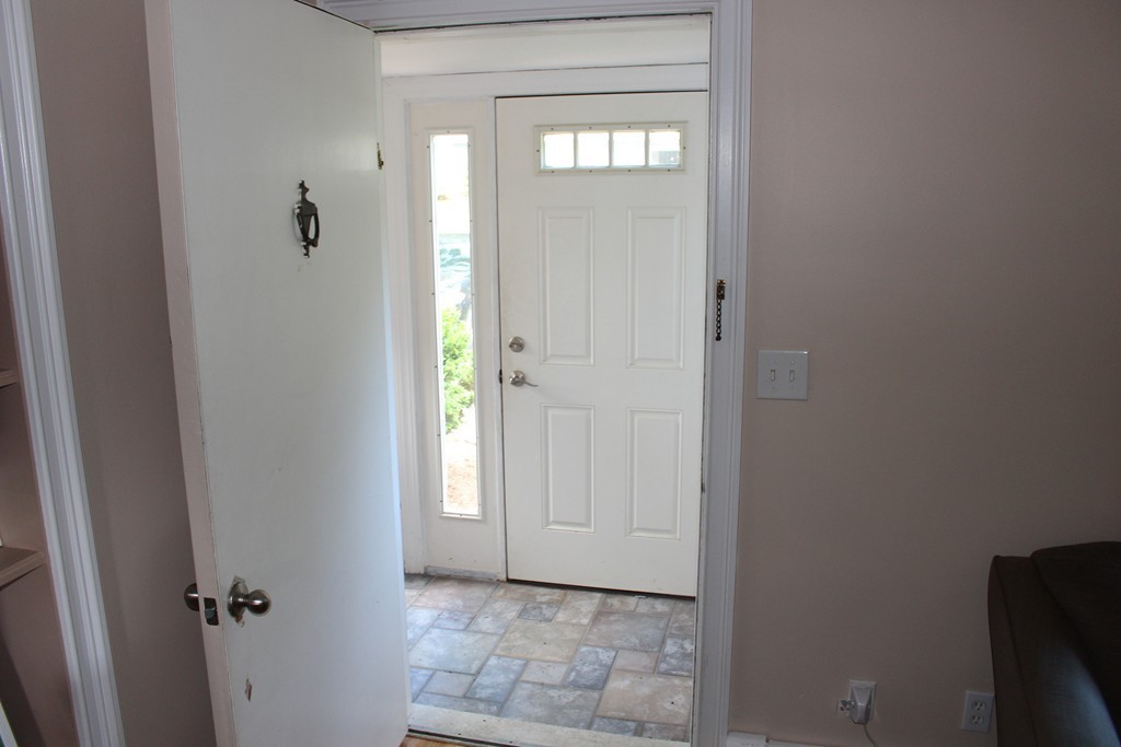 35 Donna Road Framingham, MA 01701 - Photo 3 of 25 Gallery Image 3