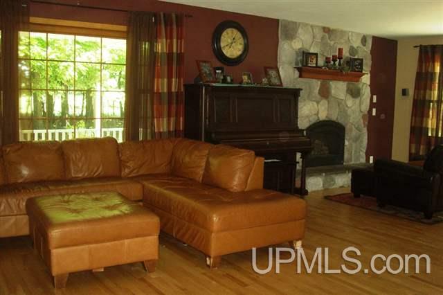 4988 Danforth Road Escanaba, MI 49829 - Photo 8 of 17