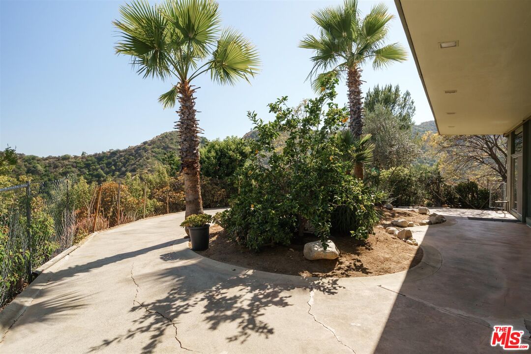 2885 Edgewick Road Glendale, CA 91206 - Photo 36 of 75