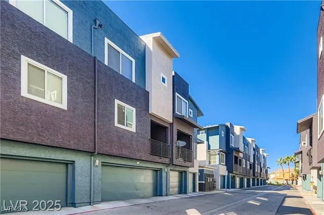 $2,000 | 9050 West Tropicana Avenue, Unit 1125, Las Vegas, NV 89147