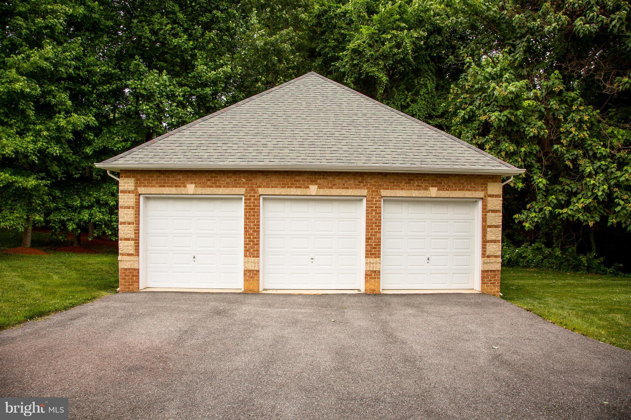 5823 Old Crain Highway Upper Marlboro, MD 20772 - Photo 6 of 30 3 Car Detached Garage