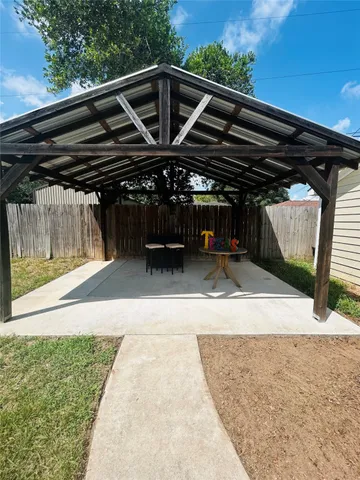 $345,000 | 1702 Rampart Street, Columbus, TX 78934