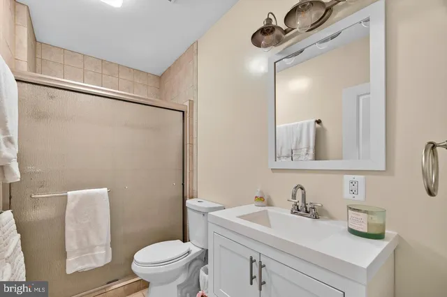 $1,398,000 | 5806 Toboggan Circle, Rockville, MD 20855