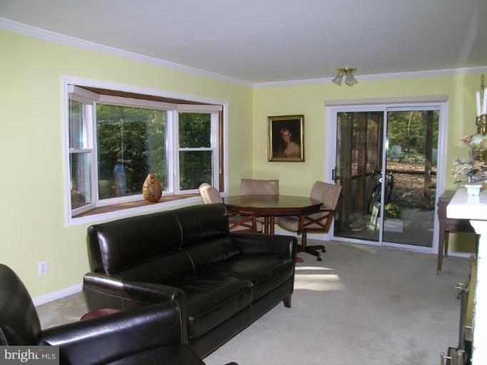 6640 Kerns Road Falls Church, VA 22042 - Photo 2 of 17 Living Room