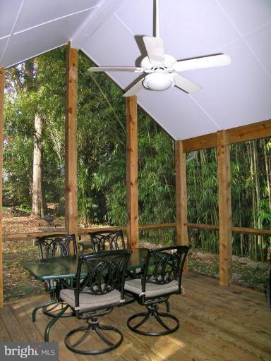 6640 Kerns Road Falls Church, VA 22042 - Photo 11 of 17 Screened-in Porch