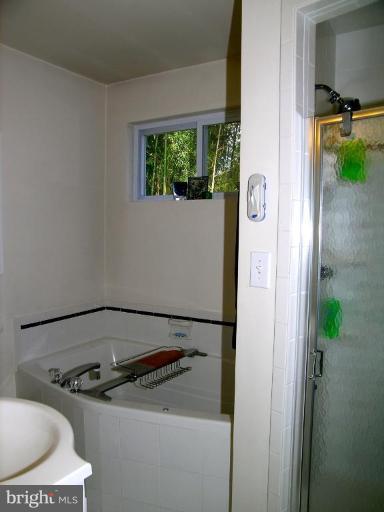 6640 Kerns Road Falls Church, VA 22042 - Photo 10 of 17 Bath #1