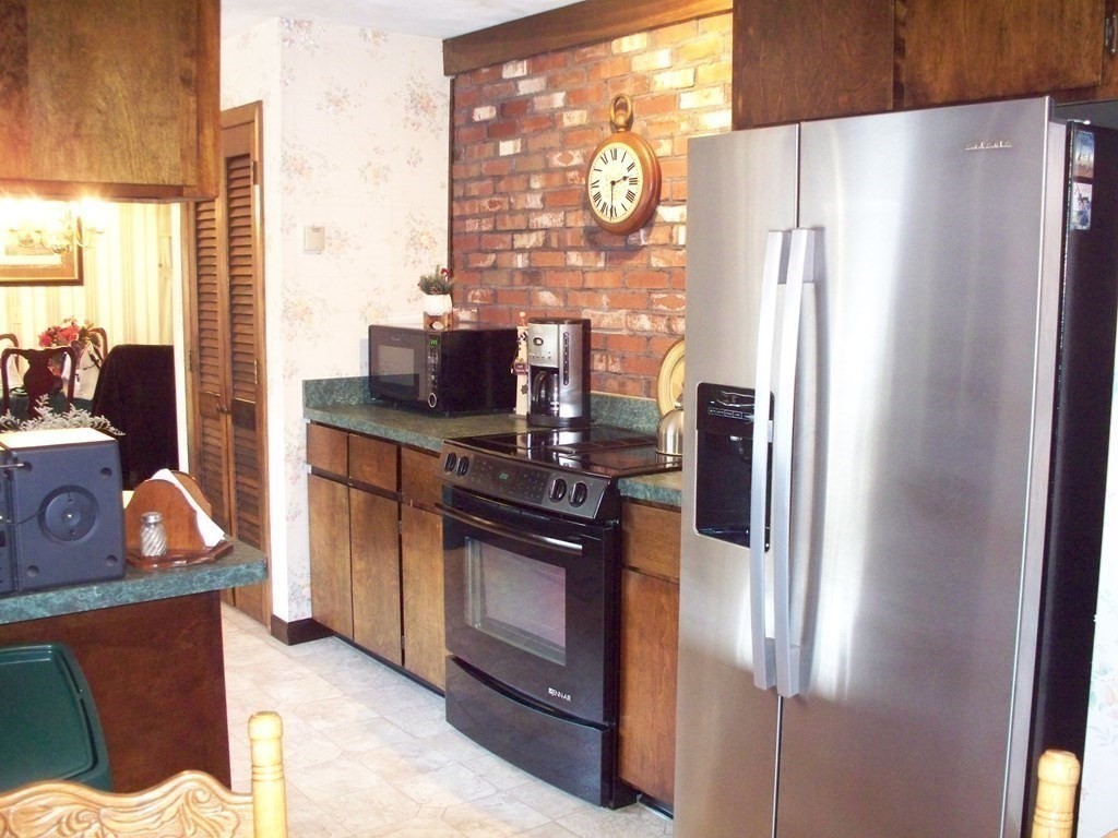 182 Gould Road Charlton, MA 01507 - Photo 8 of 27 Gallery Image 8