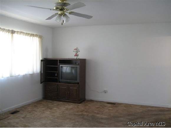 21 Midland Court Springfield, IL 62702 - Photo 1 of 7