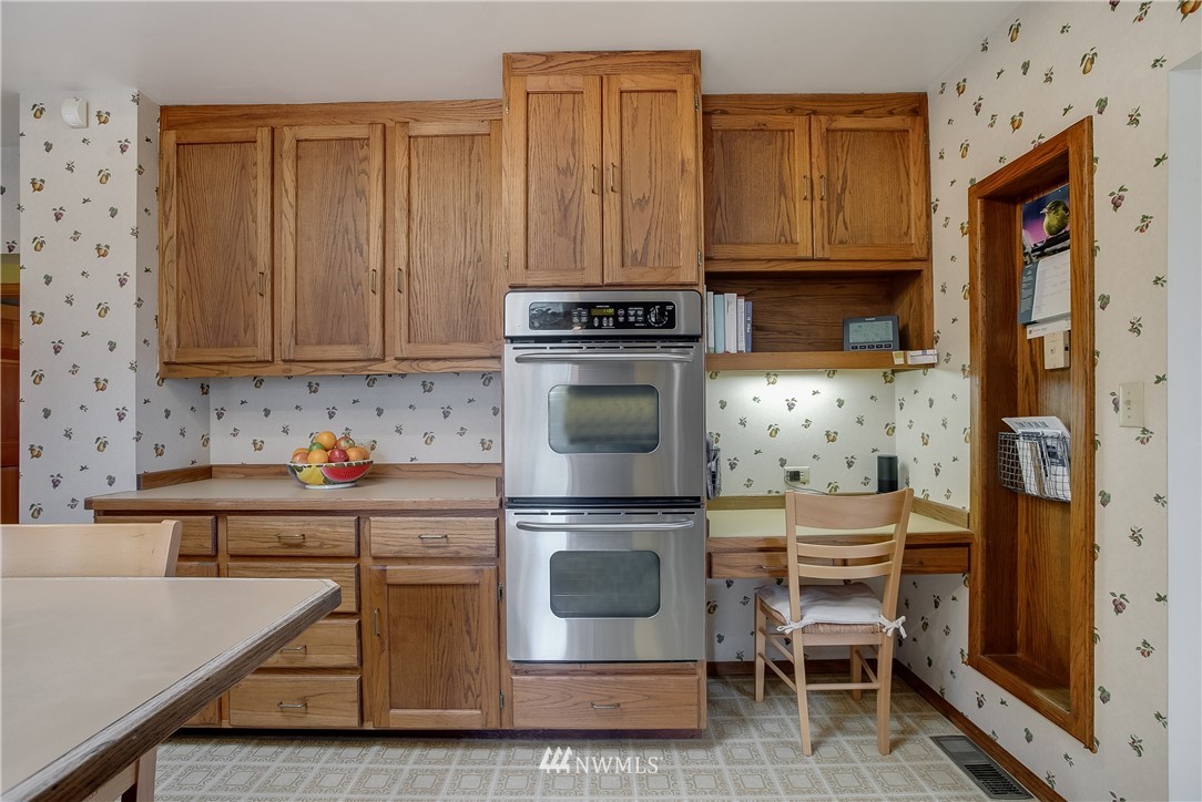 806 North 30th Street Renton, WA 98056 - Photo 7 of 25