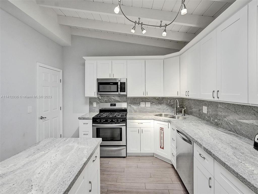 2500 Northeast 19th Street Pompano Beach, FL 33062 - Photo 9 of 39