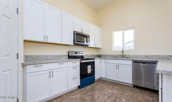 $2,695 | 411 North Central Avenue, Avondale, AZ 85323