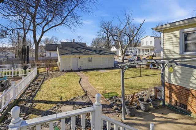 $250,000 | 401 South McLean Street, Bloomington, IL 61701