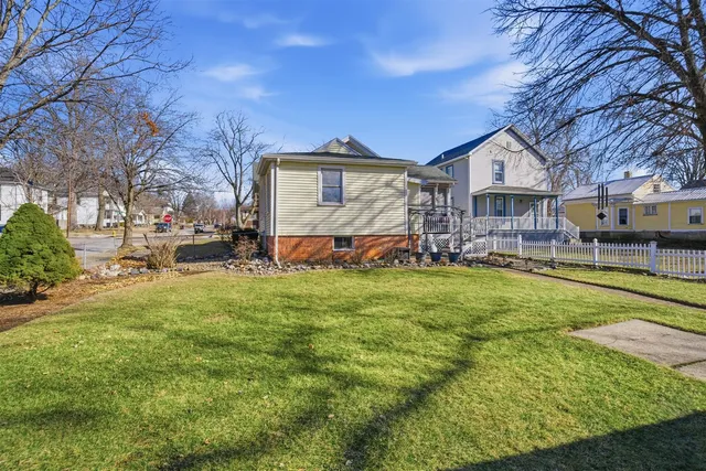 $250,000 | 401 South McLean Street, Bloomington, IL 61701