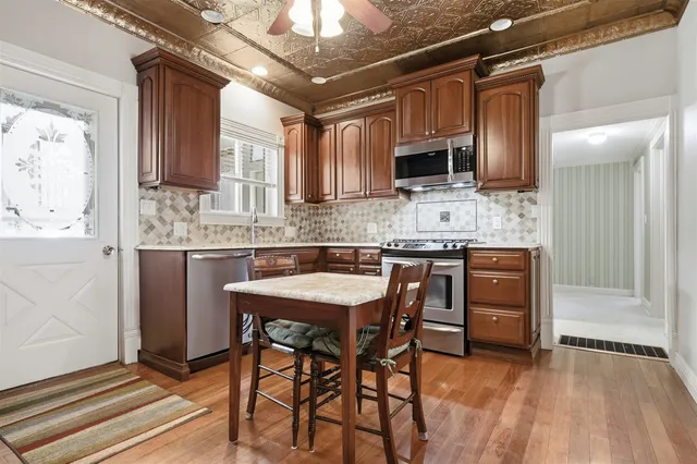 $250,000 | 401 South McLean Street, Bloomington, IL 61701