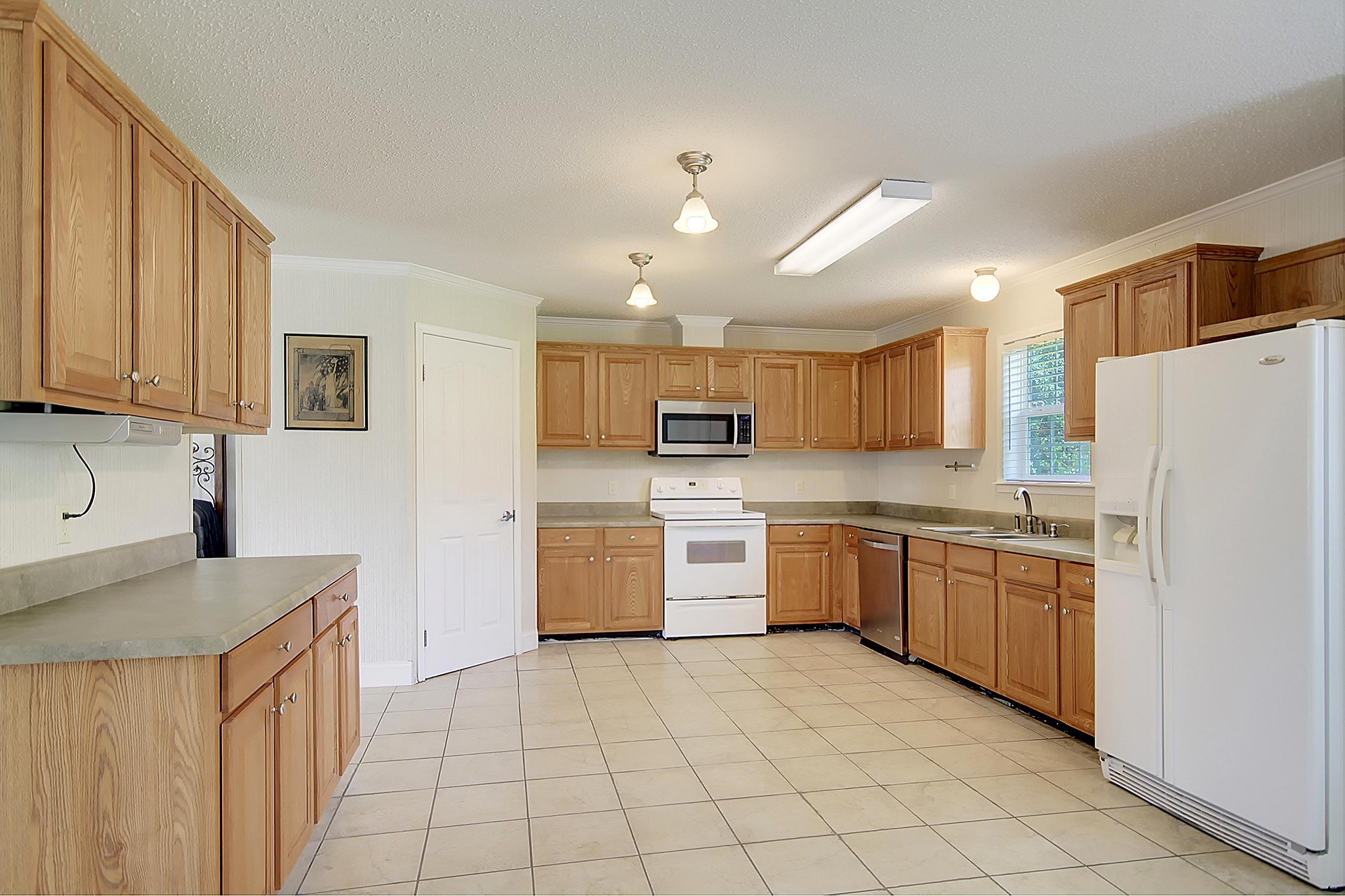 437 Greyback Road Summerville, SC 29483 - Photo 9 of 38 CREM_437 Greyback_006