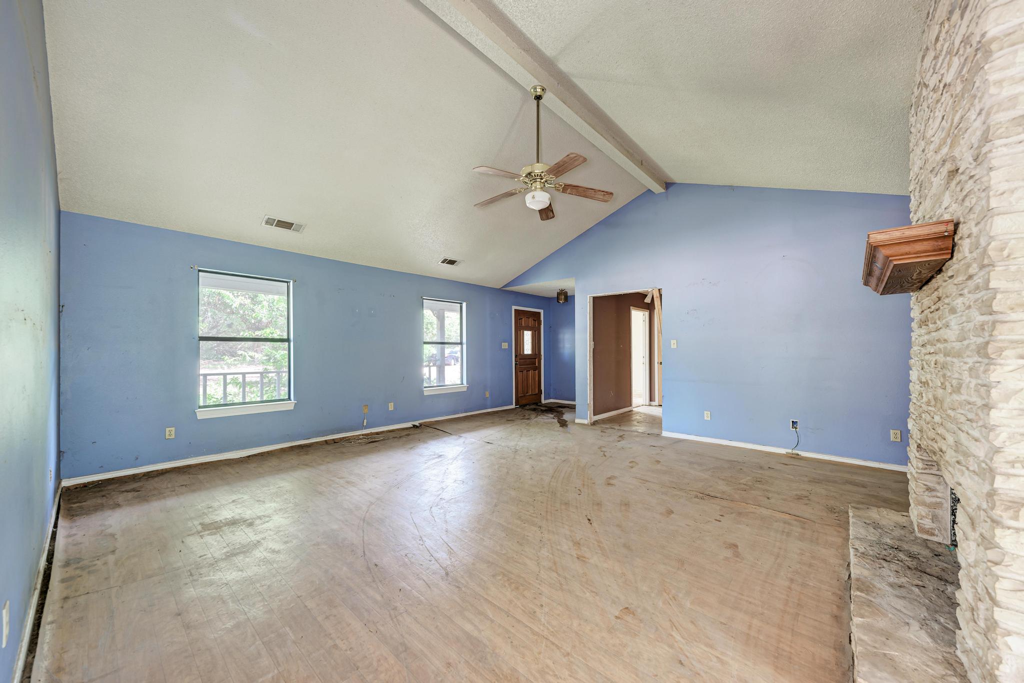 17505 Hamilton Pool Road Austin, TX 78738 - Photo 25 of 38 Vaulted ceilings create an impressive sense of scale.