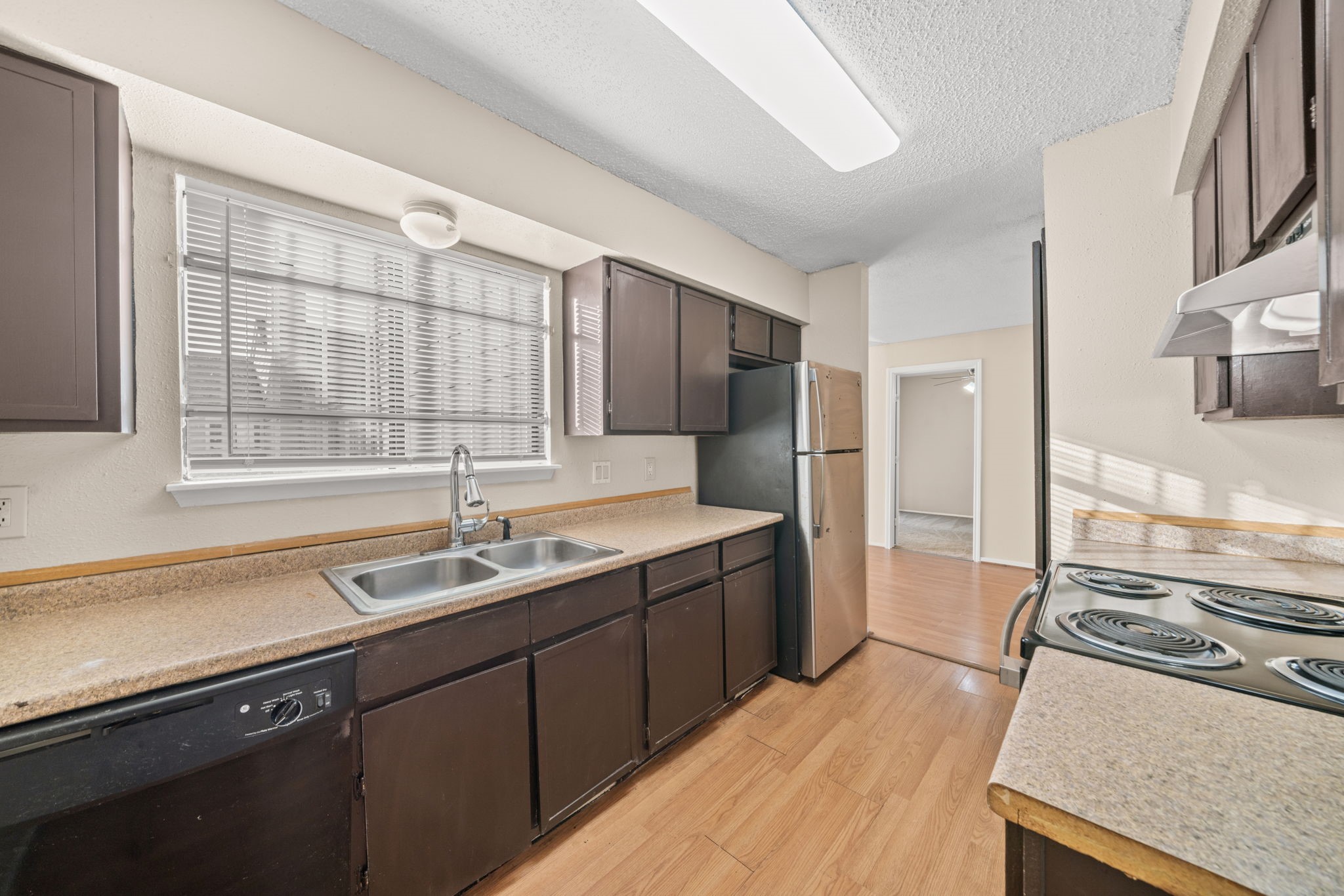 6701 Sands Point Drive, Unit 82 Houston, TX 77074 - Photo 8 of 23 a kitchen with a sink stove and refrigerator