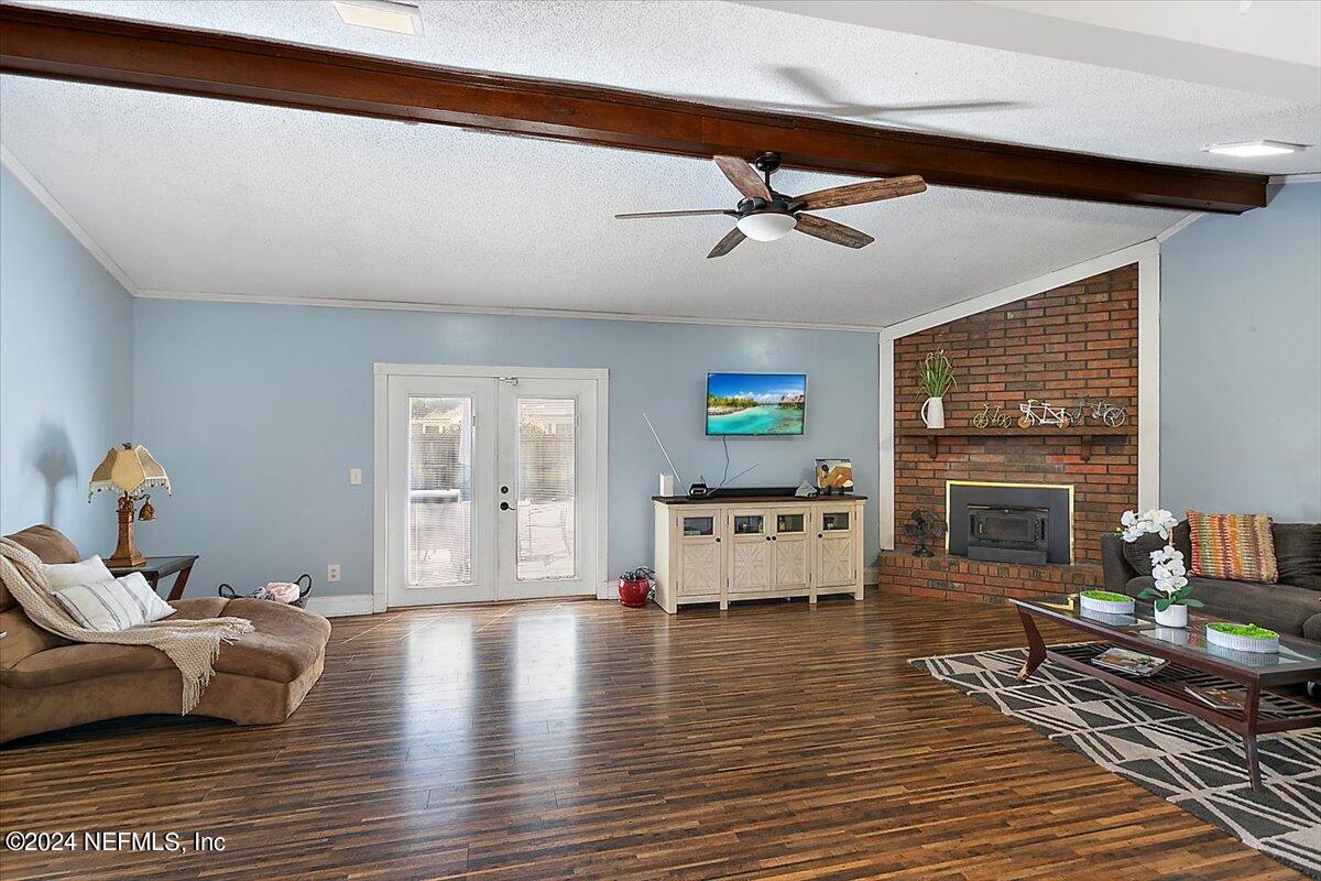 8260 Springtree Road Jacksonville, FL 32210 - Photo 5 of 18 06-Living Room