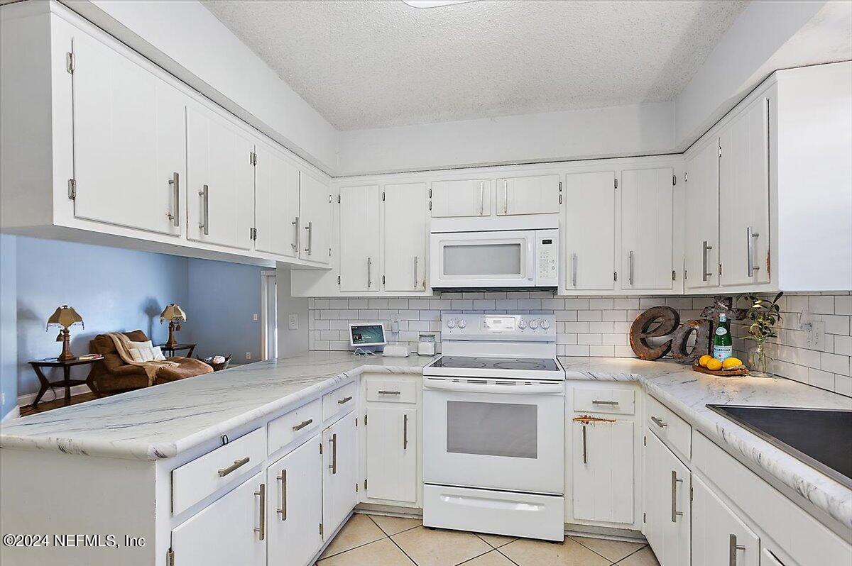 8260 Springtree Road Jacksonville, FL 32210 - Photo 8 of 18 09-Kitchen