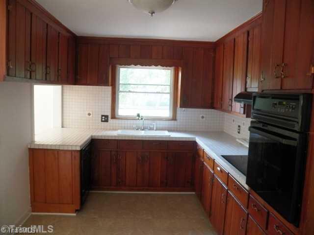 208 Mountain View Road Mount Airy, NC 27030 - Photo 4 of 10 Kitchen.