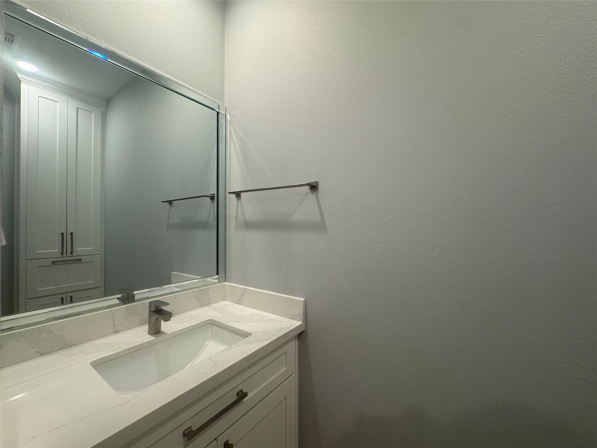 2010 Cherry Laurel Spring, TX 77386 - Photo 39 of 45 Second vanity