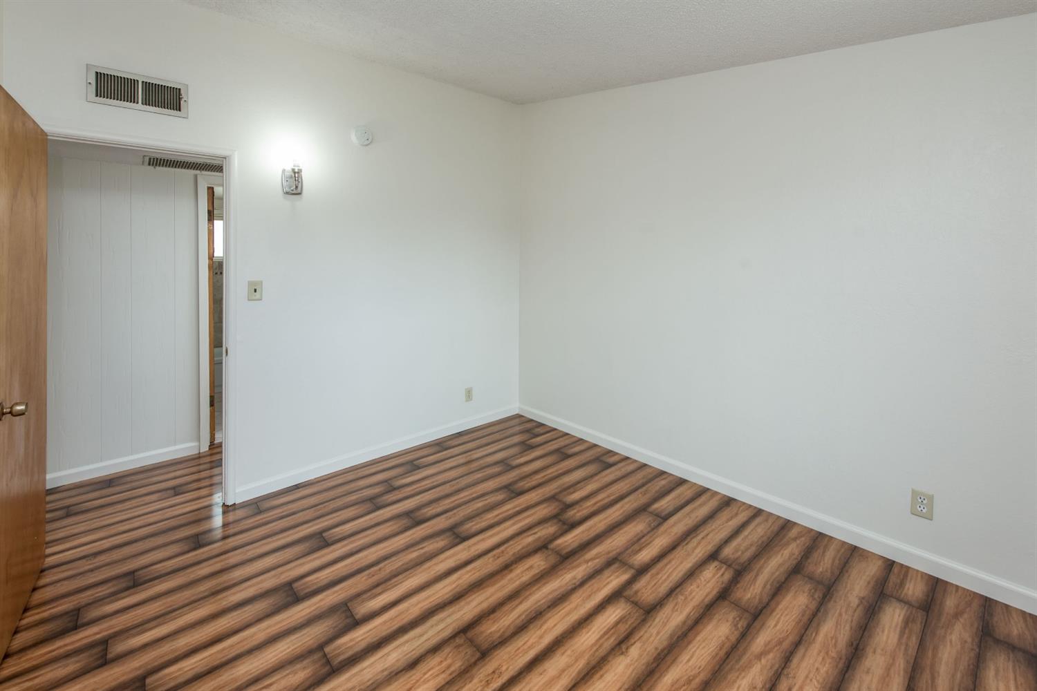 145 Rall Avenue Clovis, CA 93612 - Photo 11 of 25