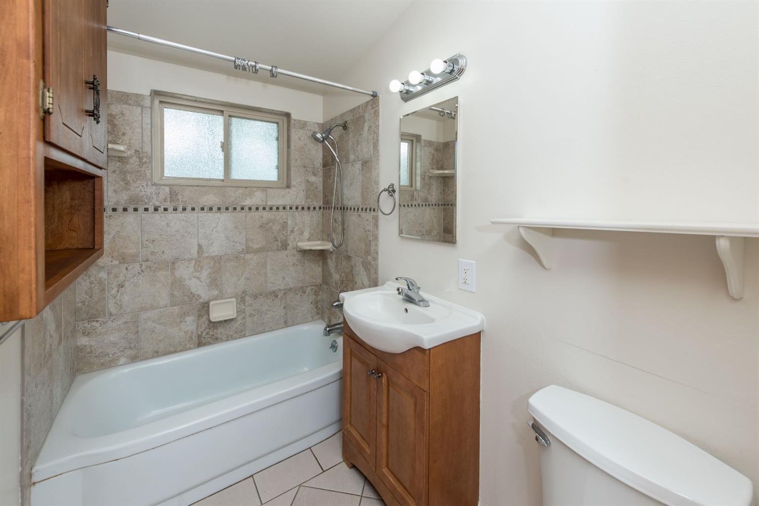 145 Rall Avenue Clovis, CA 93612 - Photo 12 of 25