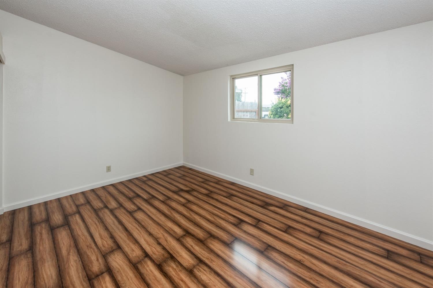 145 Rall Avenue Clovis, CA 93612 - Photo 13 of 25