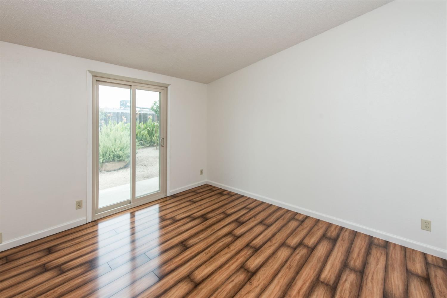 145 Rall Avenue Clovis, CA 93612 - Photo 15 of 25