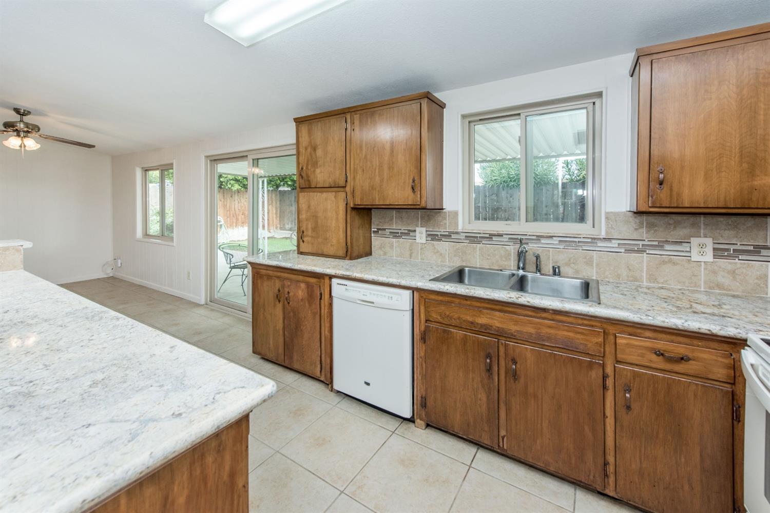 145 Rall Avenue Clovis, CA 93612 - Photo 8 of 25