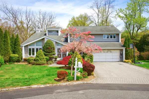 $2,168,000 | 11 Bonnie Lynn Court, Roslyn, NY 11576