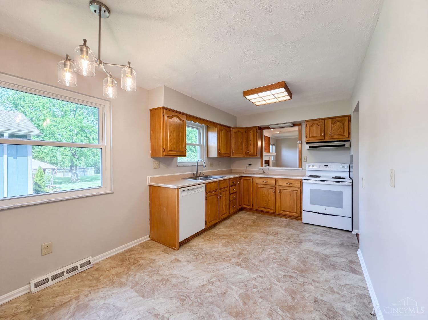 2086 Resor Road Fairfield, OH 45014 - Photo 2 of 21