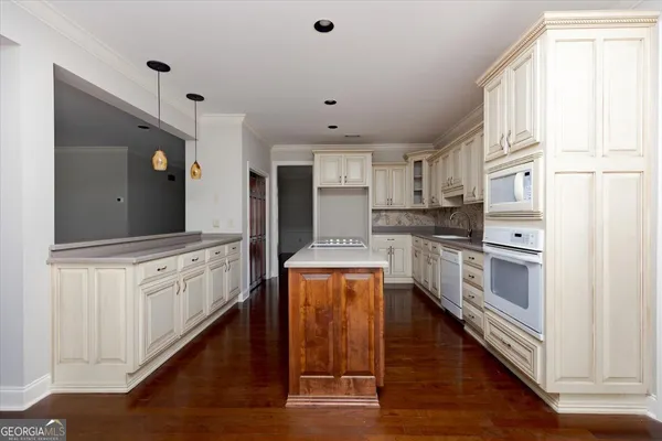 $599,000 | 32 Willow Lake Drive, Warner Robins, GA 31093