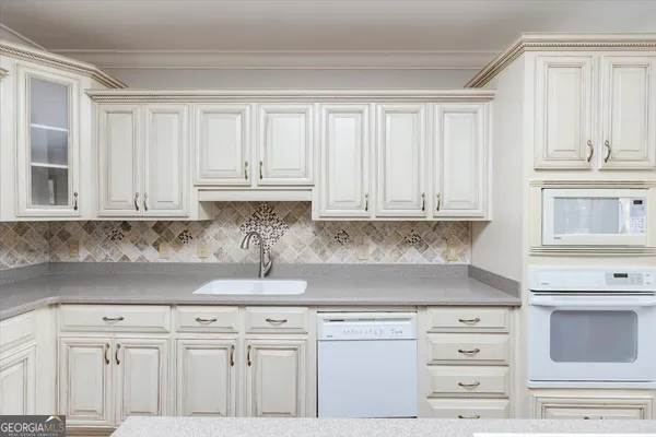 $599,000 | 32 Willow Lake Drive, Warner Robins, GA 31093