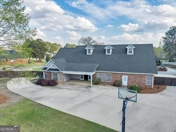 $599,000 | 32 Willow Lake Drive, Warner Robins, GA 31093