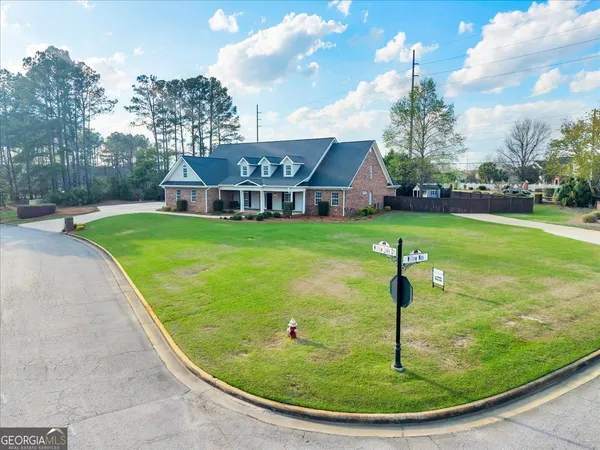 $599,000 | 32 Willow Lake Drive, Warner Robins, GA 31093