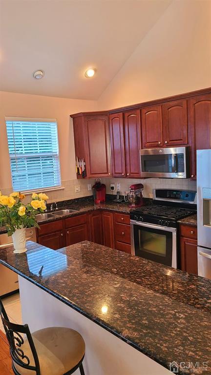7 Pebble Creek Road Dayton, NJ 08810 - Photo 2 of 8 Gallery Image 2