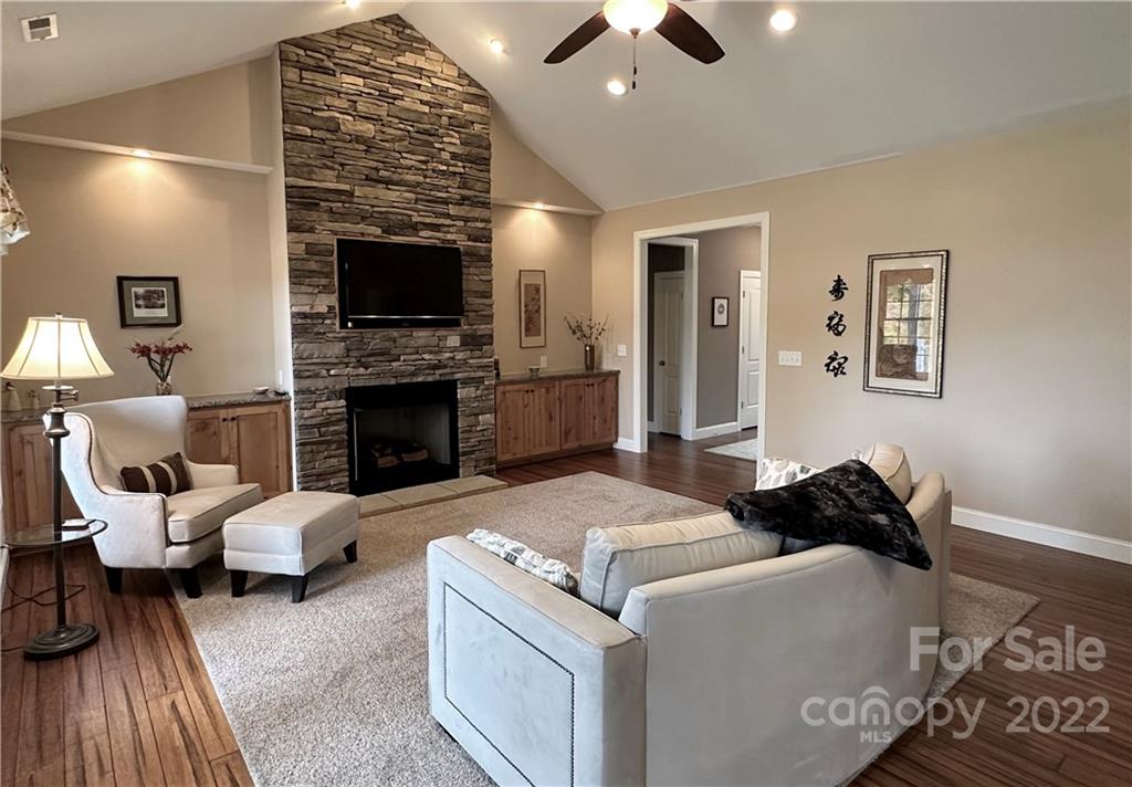 702 Players Ridge Road Hickory, NC 28601 - Photo 4 of 47 Gallery Image 4
