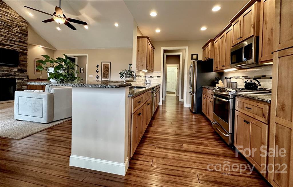 702 Players Ridge Road Hickory, NC 28601 - Photo 8 of 47 Gallery Image 8