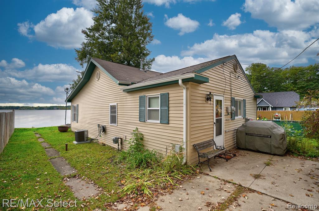 3939 Hunt Road Lapeer, MI 48446 - Photo 4 of 45