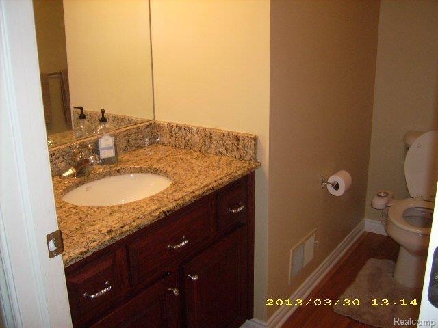 2053 Rochelle Park Drive Rochester, MI 48309 - Photo 8 of 20 1st floor half bath