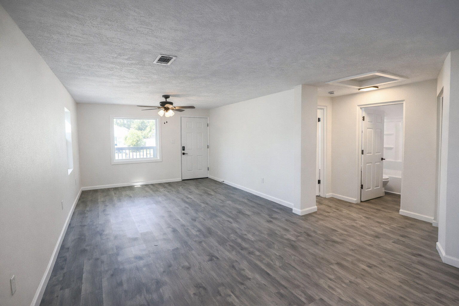 2154 Bayvale Road Augusta, GA 30909 - Photo 3 of 29 Living/Dining room