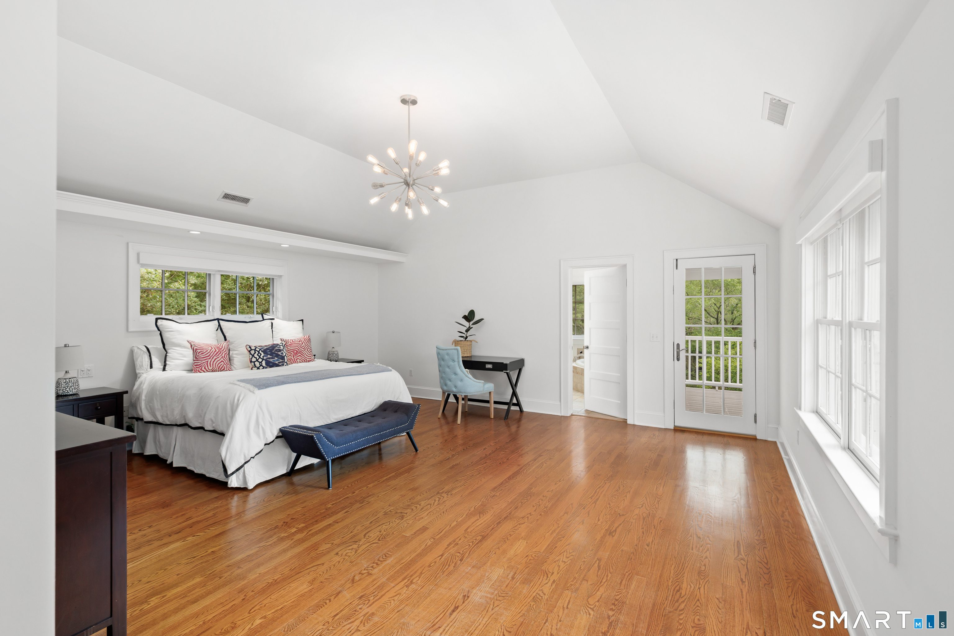 2444 Bronson Road Fairfield, CT 06824 - Photo 18 of 35