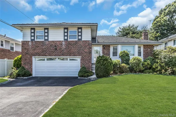 $899,000 | 1812 Collins Street, Seaford, NY 11783