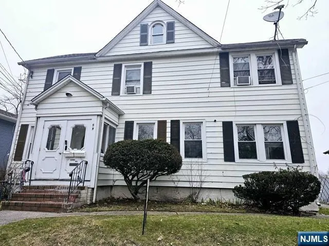 $1,800 | 59 Robinson Street, Unit 1R, Teaneck, NJ 07666