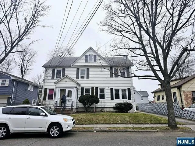 $1,800 | 59 Robinson Street, Unit 1R, Teaneck, NJ 07666