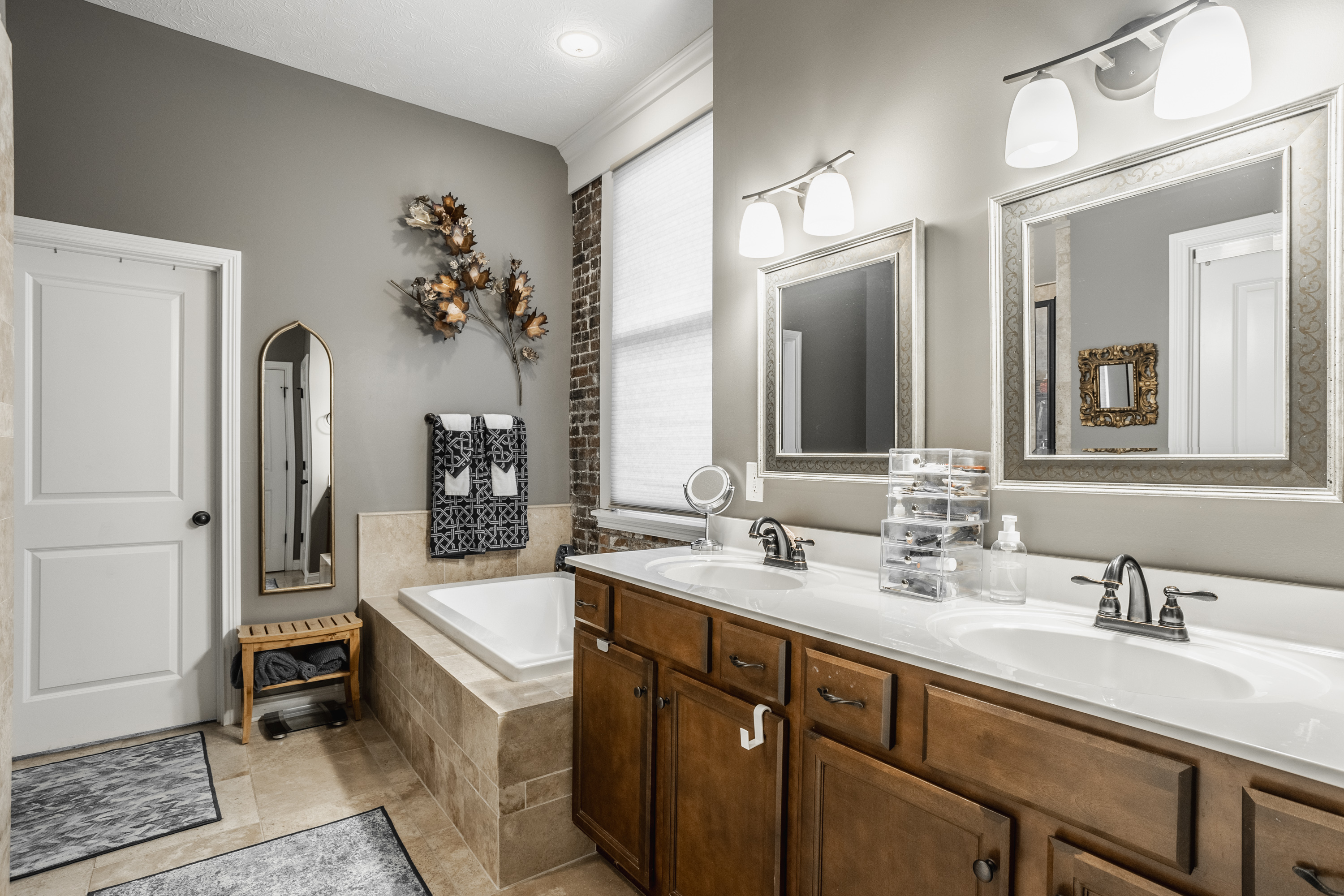 5813 Lawton Loop E Drive, Unit 4 Indianapolis, IN 46216 - Photo 18 of 35