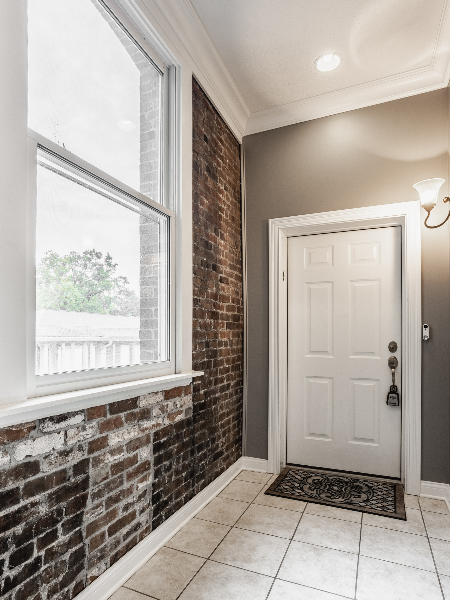 5813 Lawton Loop E Drive, Unit 4 Indianapolis, IN 46216 - Photo 3 of 35